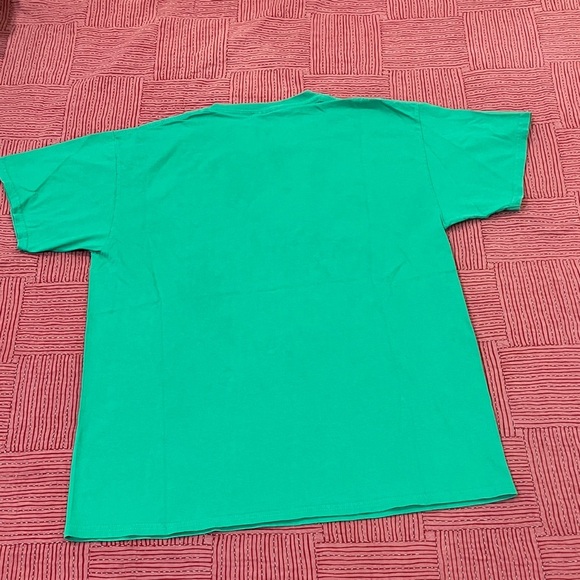 Men’s size large green trefoil onthepipe tshirt - Picture 12 of 13